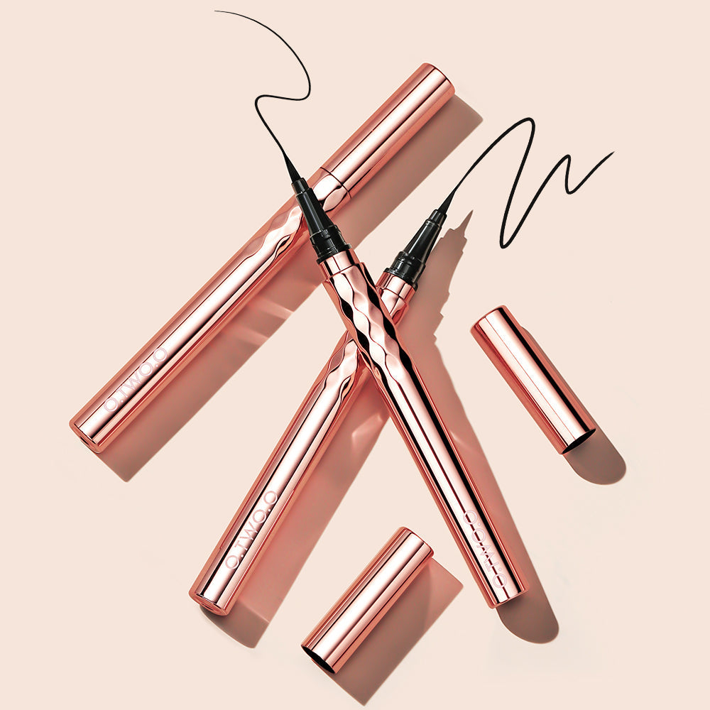 O.TWO.O Smooth and Long-Lasting Black Eyeliner