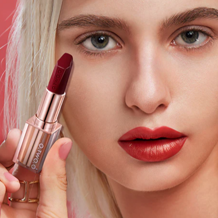 Mouth : Lipstick / Lip Gloss