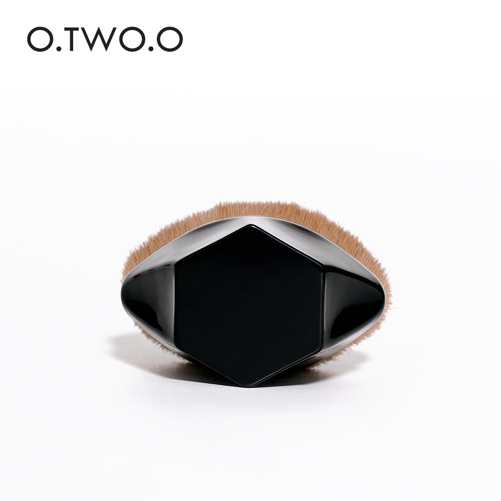 O.TWO.O High Quality Fine Artificial Foundation Brush