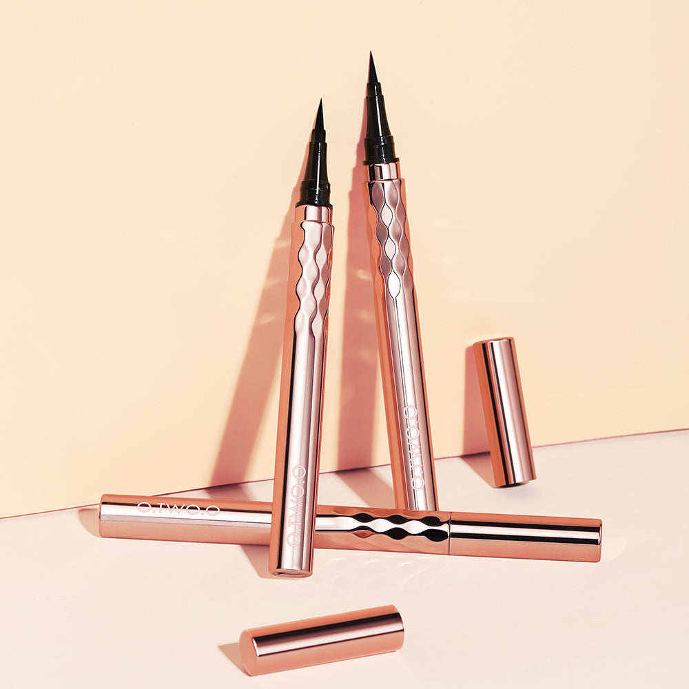 O.TWO.O Smooth and Long-Lasting Black Eyeliner