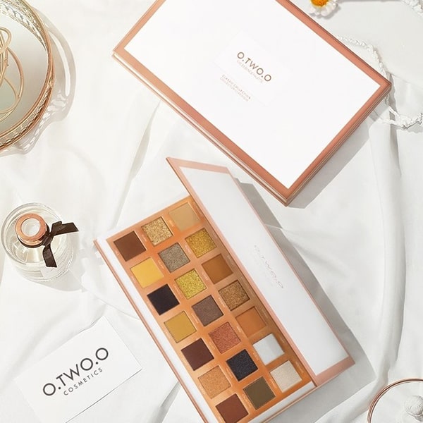 O.TWO.O Essence Eyeshadow Palette