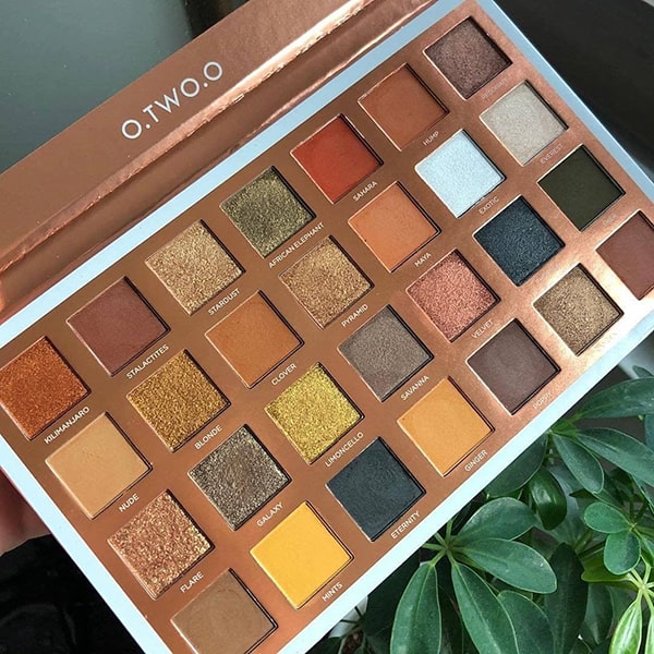 O.TWO.O Essence Eyeshadow Palette