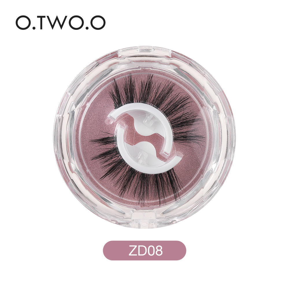 O.TWO.O Independent Packaging Of A Variety Of False Eyelashes